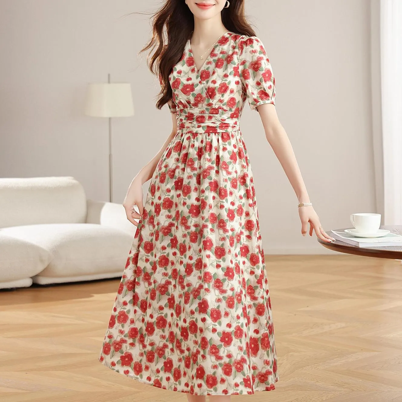 Vintage-Inspired Beach Maxi Dress with a Flattering Fit